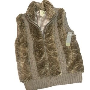 New Fuda Tan Sweater & Faux Fur Zip Front Vest